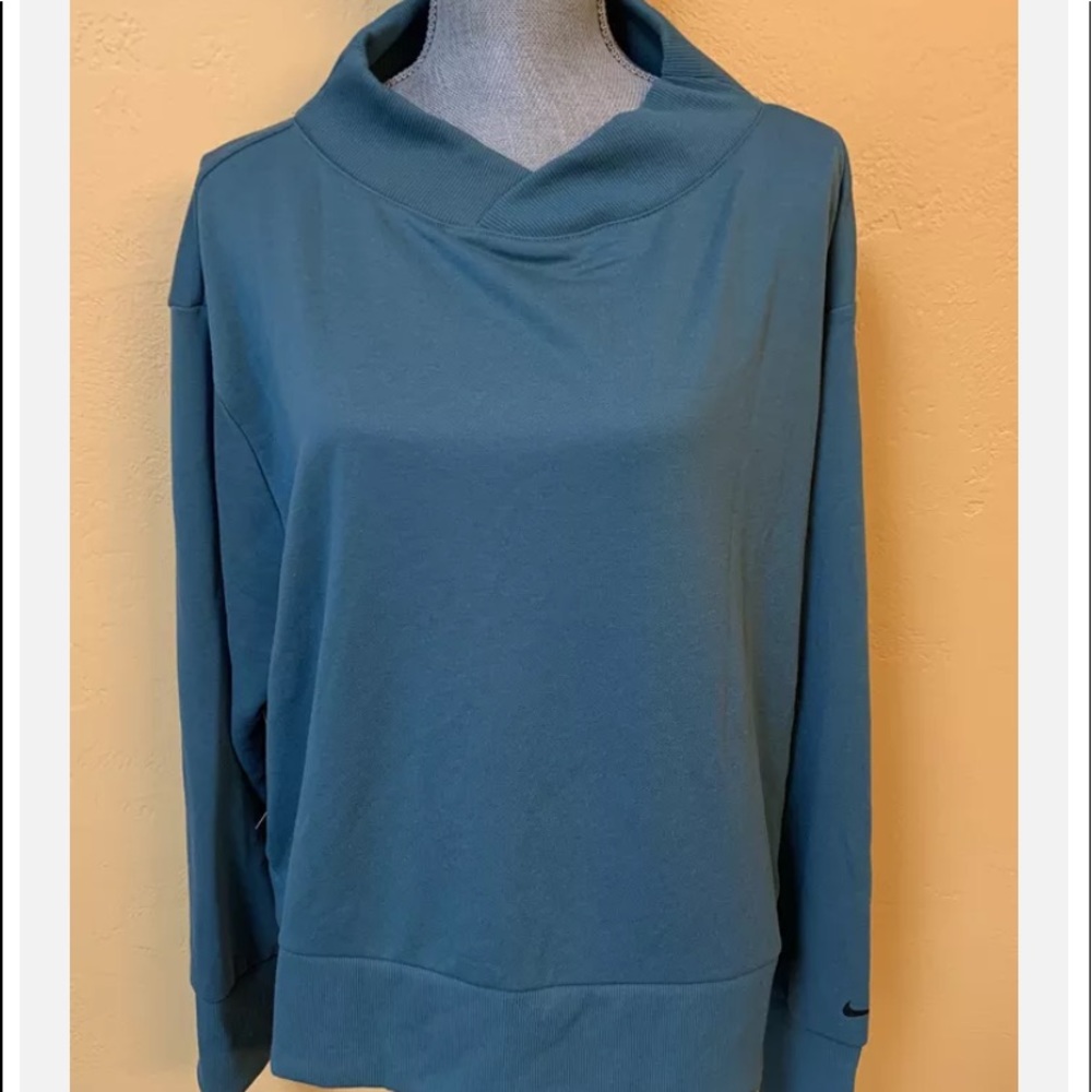 Nike ladies pull over sweater size XL